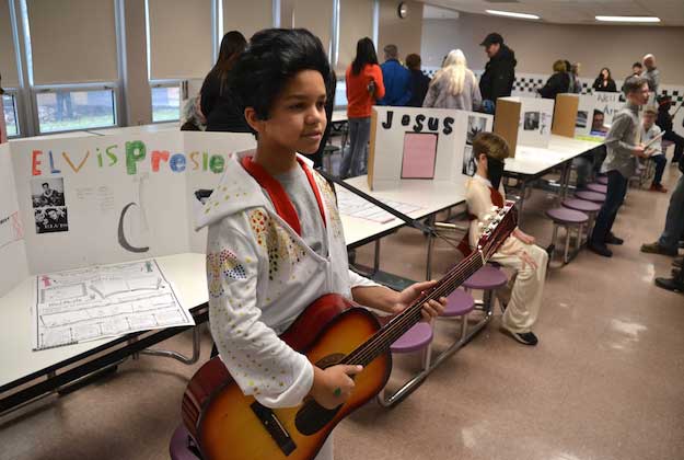 Cairo students bring historical figures to life via wax museum